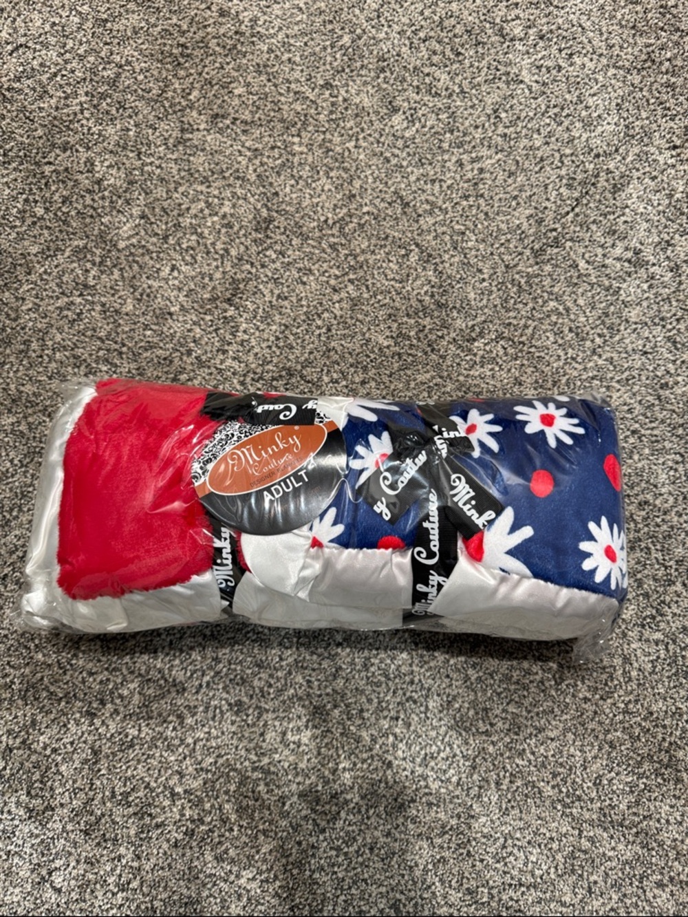 Minky Plush Adult Blanket - Red & Navy Daisy Print